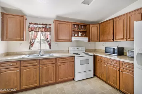 3305 W Solano Dr, Eloy, AZ 85131
