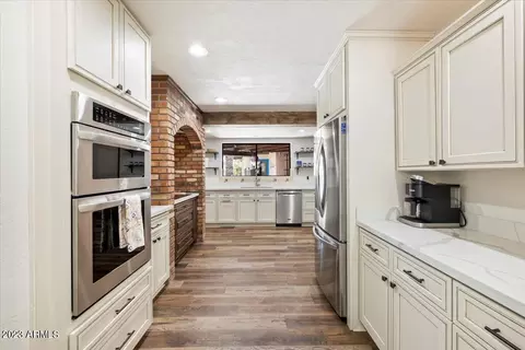 5733 E Camelback Rd, Phoenix, AZ 85018 photo 14