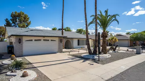 Exterior - 11611 S Half Moon Dr, Phoenix, AZ 85044 photo 17 of 33