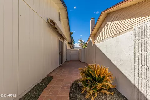 Exterior - 11611 S Half Moon Dr, Phoenix, AZ 85044 photo 13 of 33