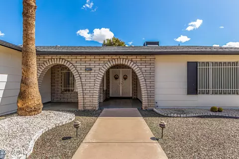 Exterior - 11611 S Half Moon Dr, Phoenix, AZ 85044 photo 5 of 33
