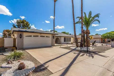 Exterior - 11611 S Half Moon Dr, Phoenix, AZ 85044 photo 3 of 33