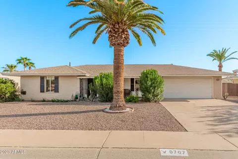 9707 W Oakstone Dr, Sun City, AZ 85351