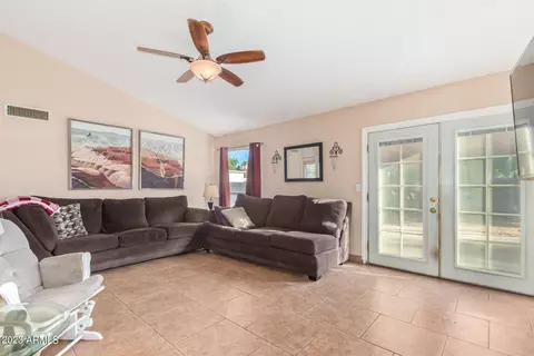 923 E Utopia Rd, Phoenix, AZ 85024 photo 2