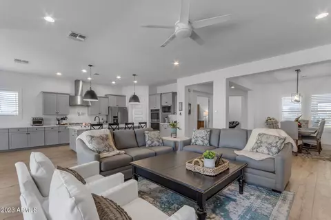 2140 E Aquarius Pl, Chandler, AZ 85249