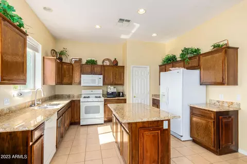 2221 W Apache Rain Rd, Phoenix, AZ 85085 photo 6