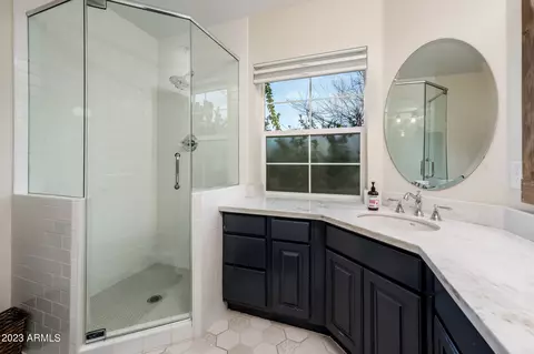 Bath - 5126 E Flower St, Phoenix, AZ 85018 photo 5 of 6