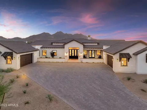 11253 W Golddust Dr, Queen Creek, AZ 85142