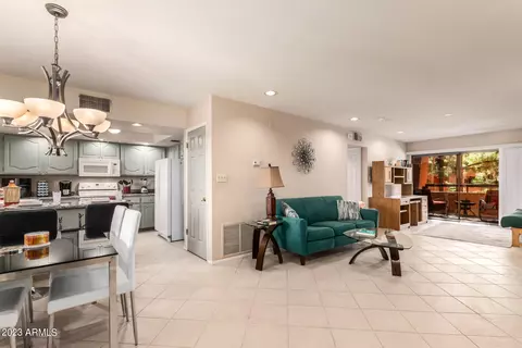 12222 N Paradise Village Pkwy S #302, Phoenix, AZ 85032