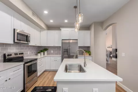 9029 W Port Royale Ln, Peoria, AZ 85381