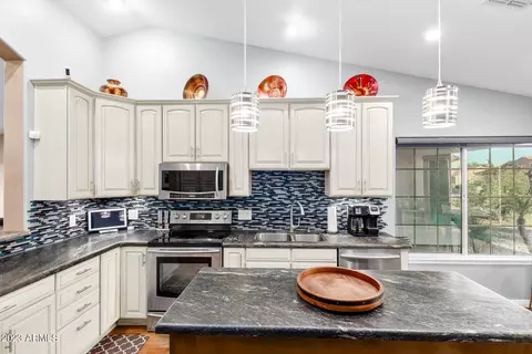 832 E Spanish Moss Ln, Phoenix, AZ 85022 photo 14