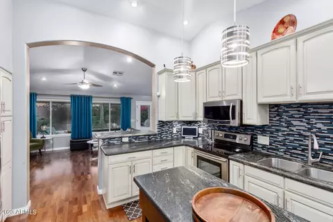 832 E Spanish Moss Ln, Phoenix, AZ 85022 photo 10