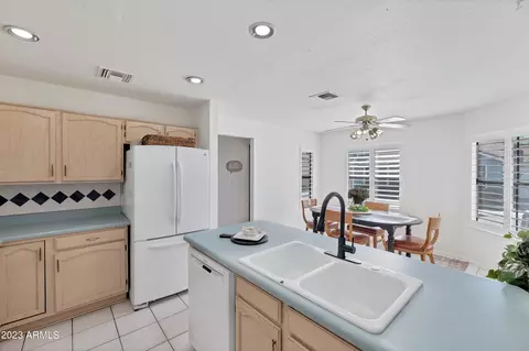 140 E Danbury Rd, Phoenix, AZ 85022 photo 18