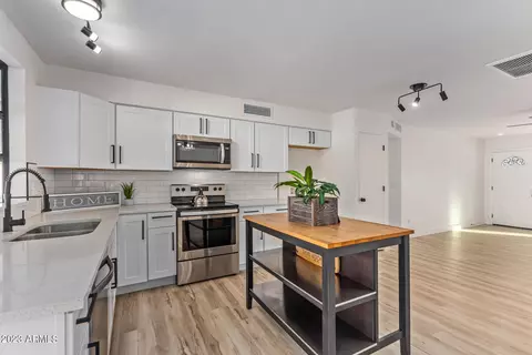 7932 W Becker Ln, Peoria, AZ 85345