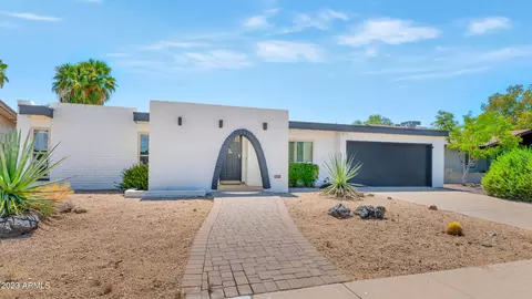 4137 E Cannon Dr, Phoenix, AZ 85028 photo 2
