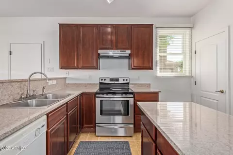2340 E Wayland Dr, Phoenix, AZ 85040 photo 2