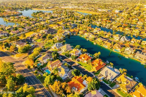 View/Area - 2103 E Freeport Ln, Gilbert, AZ 85234 photo 2 of 2