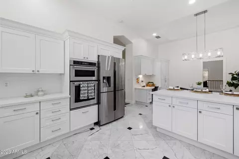 Kitchen - 2103 E Freeport Ln, Gilbert, AZ 85234 photo 6 of 9