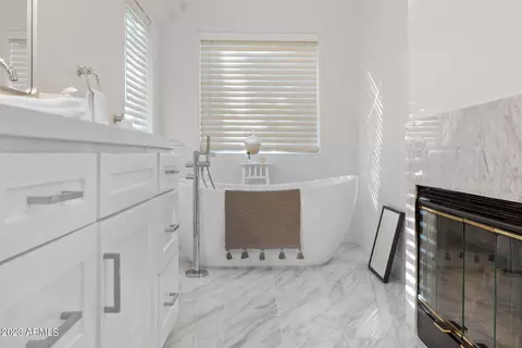 Bath - 2103 E Freeport Ln, Gilbert, AZ 85234 photo 5 of 11