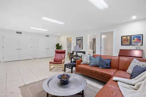 Living - 2103 E Freeport Ln, Gilbert, AZ 85234 photo 11 of 16