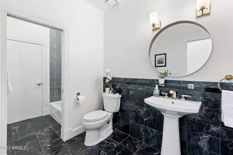 Bath - 2103 E Freeport Ln, Gilbert, AZ 85234 photo 9 of 11