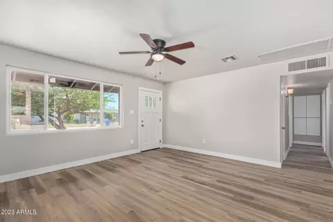 3116 N 37th Dr, Phoenix, AZ 85019 photo 4