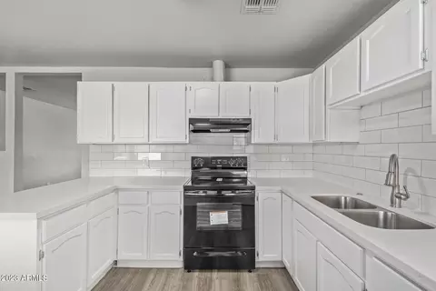 3116 N 37th Dr, Phoenix, AZ 85019 photo 9