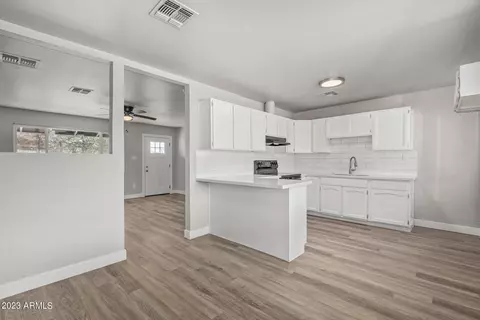 3116 N 37th Dr, Phoenix, AZ 85019 photo 7