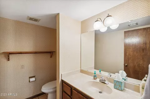 1262 E Greenway Cir, Mesa, AZ 85203 photo 5