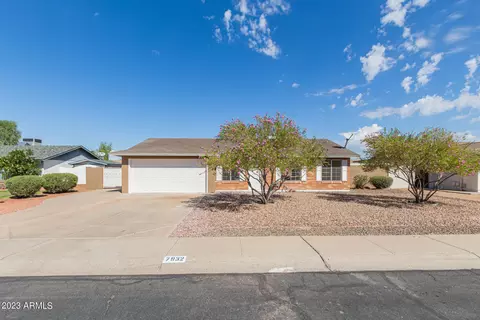 7932 W Shangri La Rd W, Peoria, AZ 85345