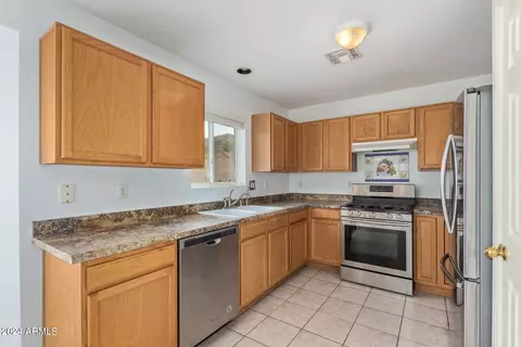 8021 S 34th Pl, Phoenix, AZ 85042 photo 5