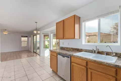 8021 S 34th Pl, Phoenix, AZ 85042 photo 6