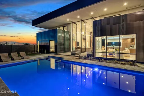 2415 E Lincoln Cir, Phoenix, AZ 85016