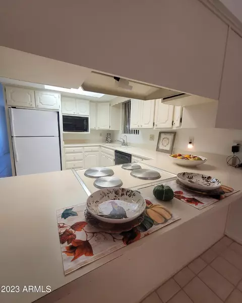 4207 W Echo Ln, Phoenix, AZ 85051 photo 6