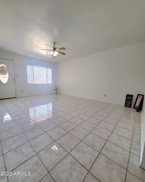 4207 W Echo Ln, Phoenix, AZ 85051 photo 9