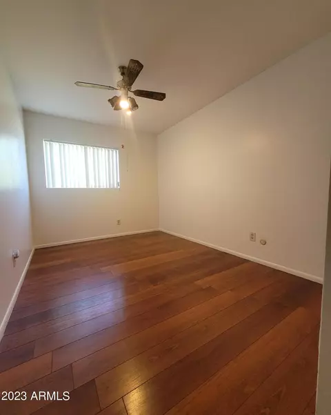 4207 W Echo Ln, Phoenix, AZ 85051 photo 10