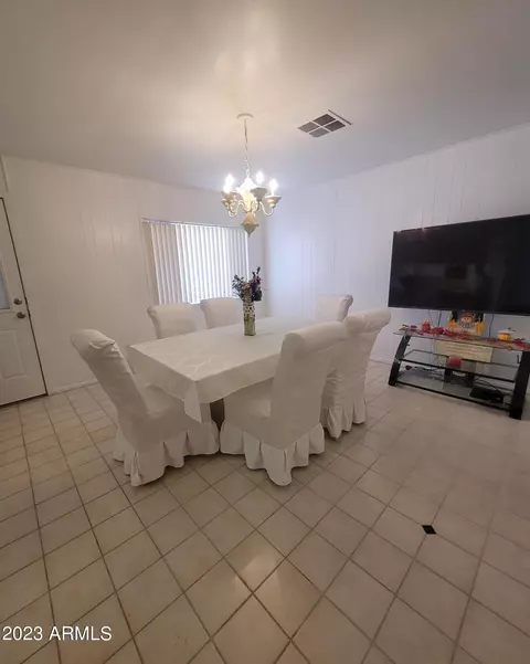 4207 W Echo Ln, Phoenix, AZ 85051 photo 8