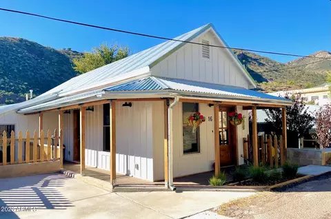 16 Clawson Ave, Bisbee, AZ 85603