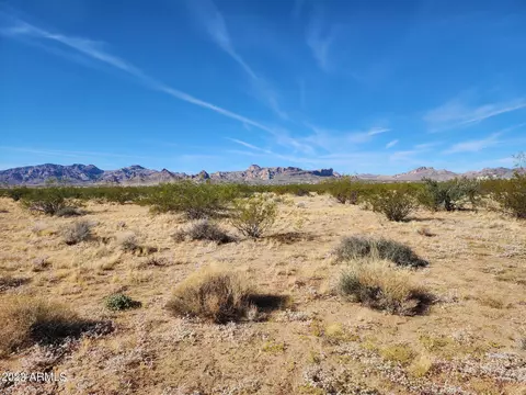 1661 S Morman Flat Rd #6, Golden Valley, AZ 86413