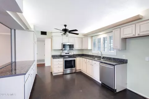 8443 N 17th Dr, Phoenix, AZ 85021 photo 12