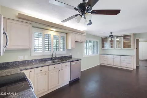 8443 N 17th Dr, Phoenix, AZ 85021 photo 14
