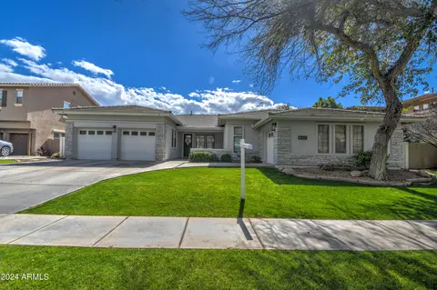 Exterior - 2899 E Washington Ave, Gilbert, AZ 85234 photo 10 of 12