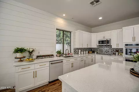 Kitchen - 2899 E Washington Ave, Gilbert, AZ 85234 photo 8 of 12