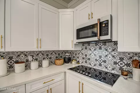 Kitchen - 2899 E Washington Ave, Gilbert, AZ 85234 photo 4 of 12