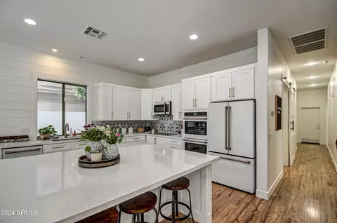 Kitchen - 2899 E Washington Ave, Gilbert, AZ 85234 photo 7 of 12