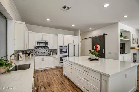 Kitchen - 2899 E Washington Ave, Gilbert, AZ 85234 photo 2 of 12