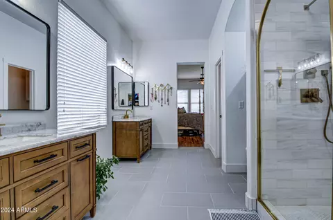 Bath - 2899 E Washington Ave, Gilbert, AZ 85234 photo 2 of 3