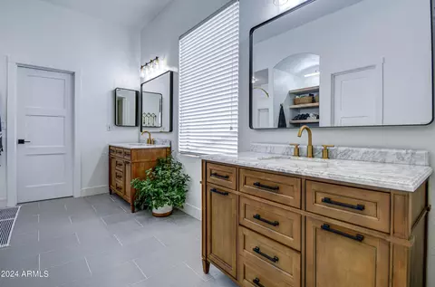 Bath - 2899 E Washington Ave, Gilbert, AZ 85234 photo 1 of 3