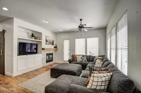 Living - 2899 E Washington Ave, Gilbert, AZ 85234 photo 5 of 5