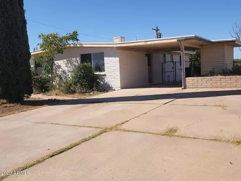711 N Skyline Dr, Huachuca City, AZ 85616